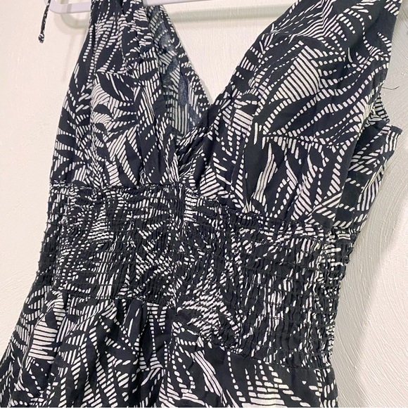 🛍️Speechless smocked waist v-neck dress🌸 - Picture 2 of 3